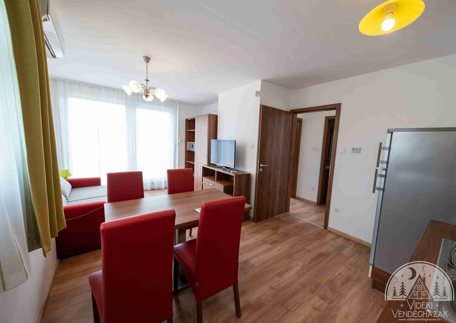 Veritas-Apartmanhaz-etkezo-es-konyha_5-1