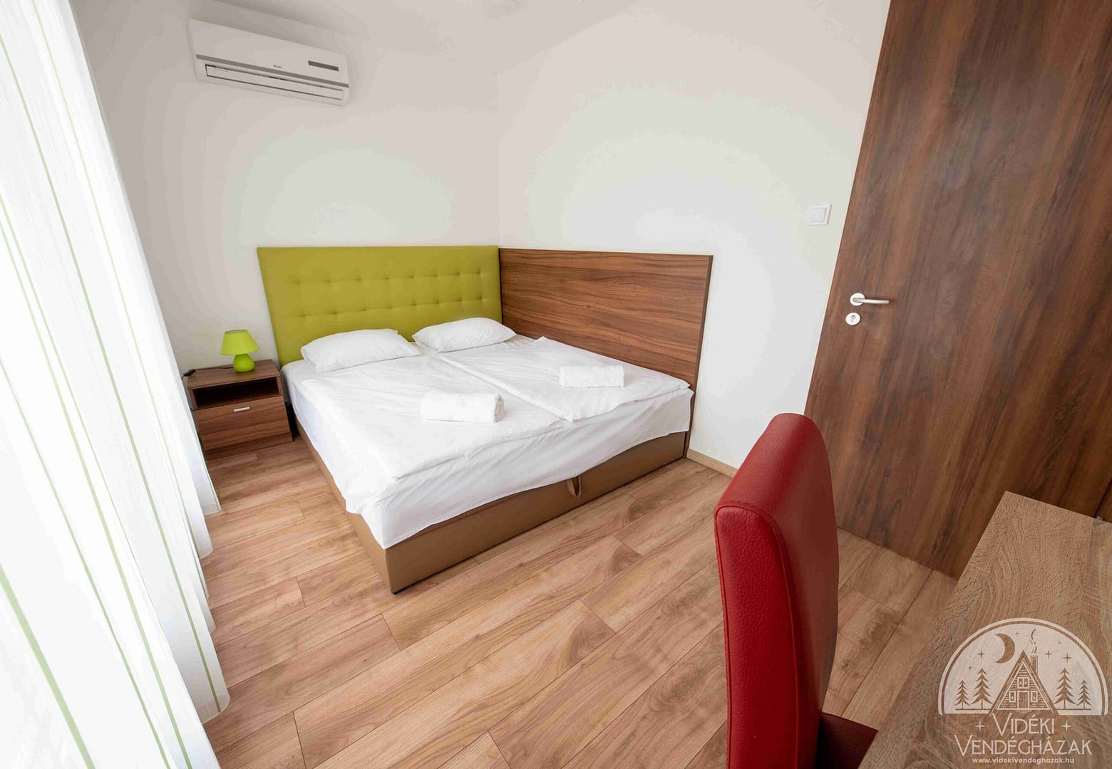 Veritas-Apartmanhaz-ketagyas-szoba_11-1