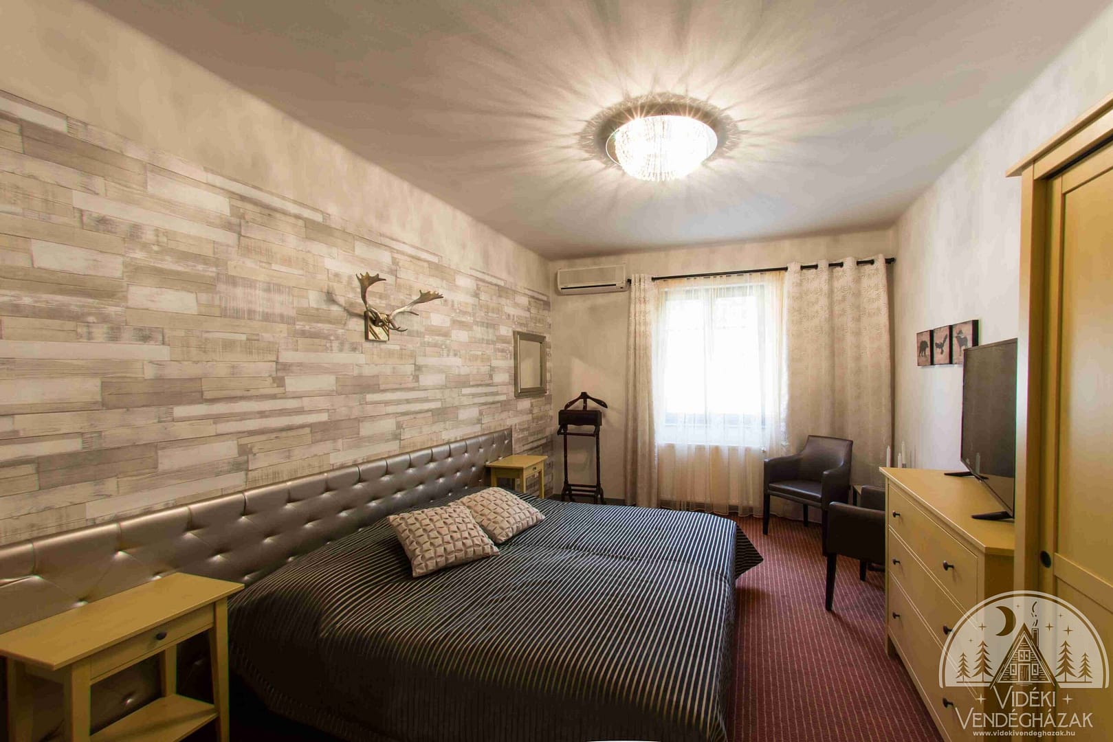 Villa-Oliva-Vadasz-classic-szoba