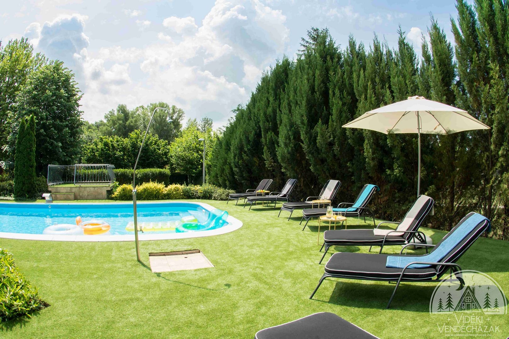 Villa-Oliva-napozoterasz