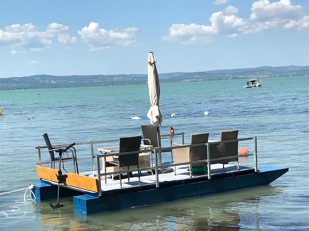 Balaton, közvetlen vízparti nyaraló